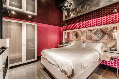 Postel nebo postele na pokoji v ubytování Olux Hotel-Motel-Suites