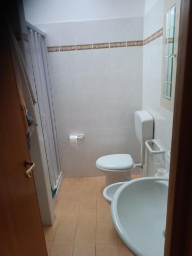 Bilik mandi di Stanze Villa Morosini Torre san Giovanni percorso cammino Salento