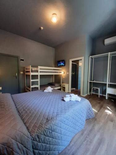 a bedroom with a large bed and bunk beds at Hotel Alabama by ALEhotels in Rimini