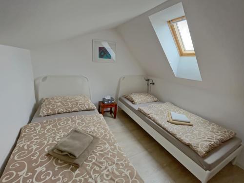 Llit o llits en una habitació de Penzion Schwarzava