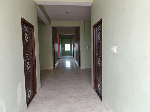 an empty hallway with two doors and a hallwayngth at Hotel Narayani in Rājgīr