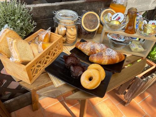 a table topped with different types of bread and pastries at B&B La Torre in Realmonte