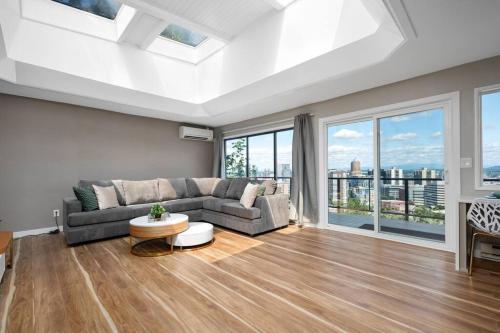 Χώρος καθιστικού στο Breathtaking Views w/ Modern Lux - 2320