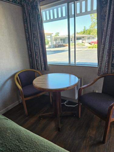 Posezení v ubytování Travelodge by Wyndham Mackinaw City