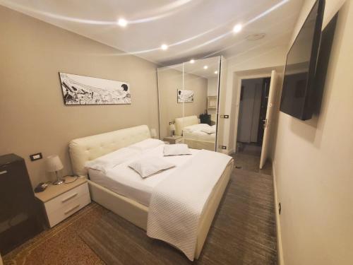 Varazze Suite Sauna e Hammamにあるベッド