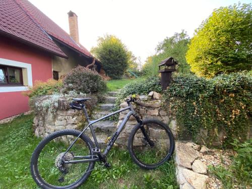 a bike parked in front of a house at Mlýn Slavonice in Slavonice