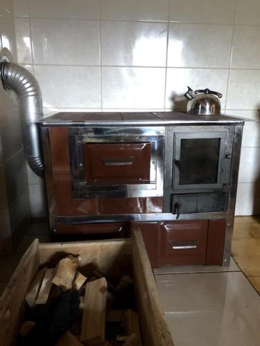 Η κουζίνα ή μικρή κουζίνα στο Stara chałpa oźna