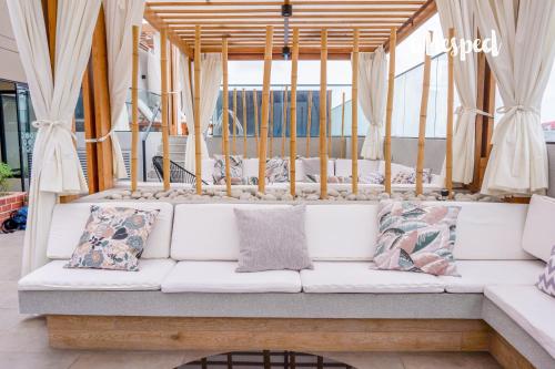 a white couch in a room with windows at Confort & luxury Apt- San Isidro in Lima