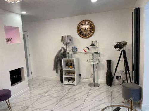 TV a/nebo společenská místnost v ubytování Luxurious 2 bed home in Basildon