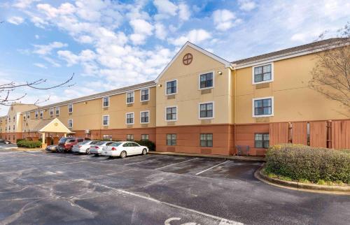 a hotel with cars parked in a parking lot at Extended Stay America Select Suites - Greenville - Airport in Greenville