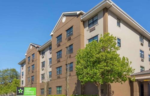 a building with a tree in front of it at Extended Stay America Premier Suites - Nashville - Vanderbilt in Nashville