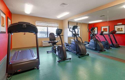 Фитнес-центр и/или тренажеры в Extended Stay America Select Suites - Madison - Old Sauk Rd