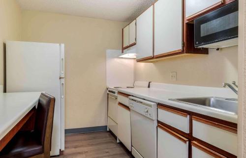 a small kitchen with a sink and a refrigerator at Extended Stay America Select Suites - Dallas - Las Colinas - Meadow Creek Dr in Irving