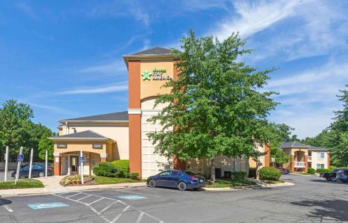 a building with a car parked in front of it at Extended Stay America Suites - Washington, DC - Falls Church - Merrifield in Merrifield