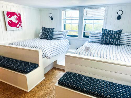 Кровать или кровати в номере The Centerboard Nantucket