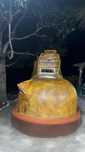 a large yellow object is sitting on a table at La Bota del Gigante in Gigante