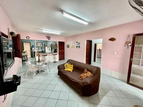 a living room with a couch and a table at Casa Ilha de Itamaracá in Vila Velha
