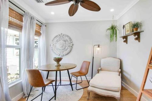 a dining room with a table and chairs and a ceiling fan at Croton Cottage - Downtown WPB guest house in West Palm Beach