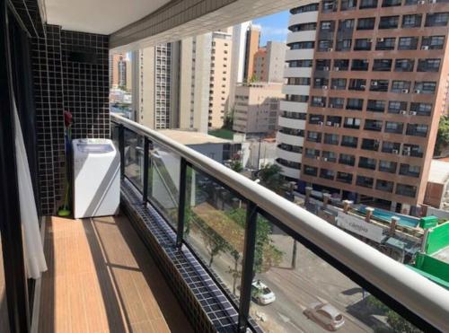 d'un balcon offrant une vue sur la ville. dans l'établissement 405 - D NO MELHOR DE FORTALEZA Landscape, à Fortaleza