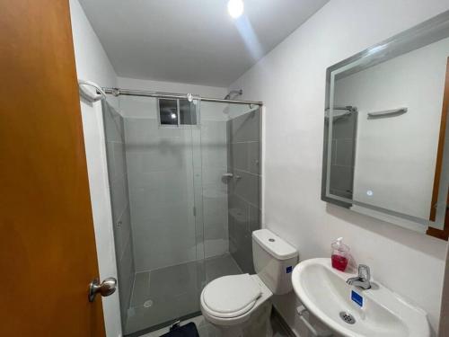 a bathroom with a shower and a toilet and a sink at Para estrenar agradable apartamento acogedor in Cúcuta
