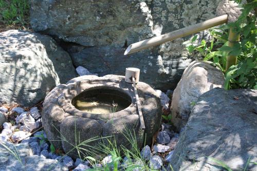 an old stone toilet sitting on some rocks at Wakamizu Minpaku in Tōganemachi