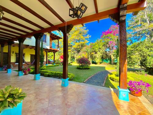 an outdoor patio with flowers and trees at Casa Colonial San Alejo in Lemos