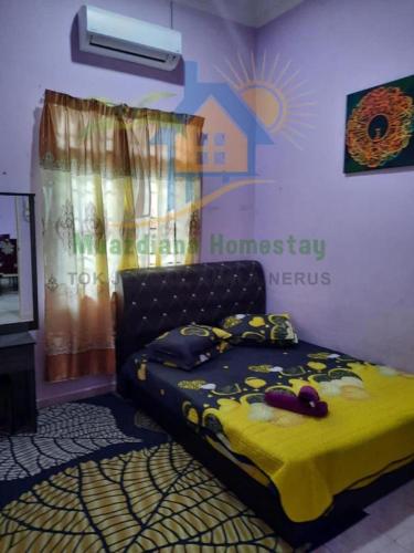 a bedroom with a bed in a room at MUAZDIANA HOMESTAY di KUALA NERUS, GONG BADAK in Kampong Tanjong Gelam