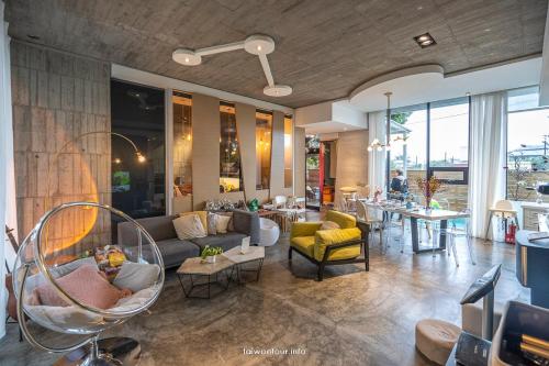 a living room with couches and chairs and tables at Villa Le Ballon Bleu in Wujie
