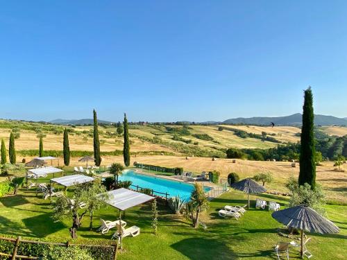 Bazén v ubytování Agriturismo San Tommaso nebo v jeho okolí