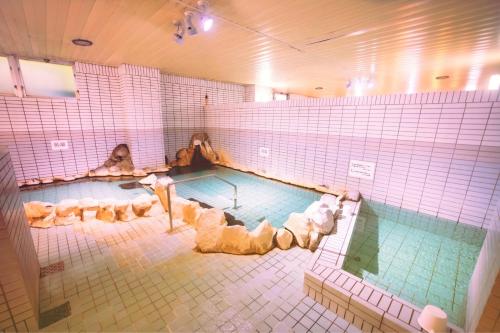 a pool of water in a bathroom with at Hakodate Yunokawa Hotel Amamiyakan in Hakodate