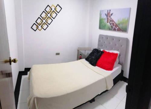 מיטה או מיטות בחדר ב-Disfruta tu estancia en Pereira!
