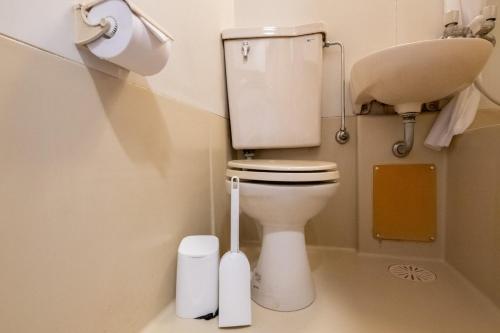 a small bathroom with a toilet and a sink at Palo Nagasaki in Tokyo