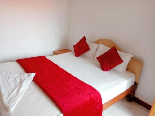 Ένα ή περισσότερα κρεβάτια σε δωμάτιο στο OYO Flagship Temple Fort Residency