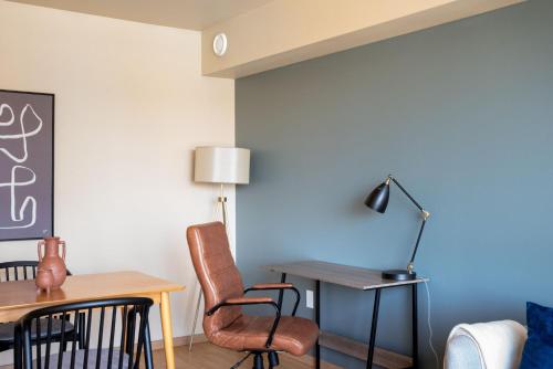 Istumisnurk majutusasutuses Queen Anne 1br w gym wd lounge roof deck SEA-575