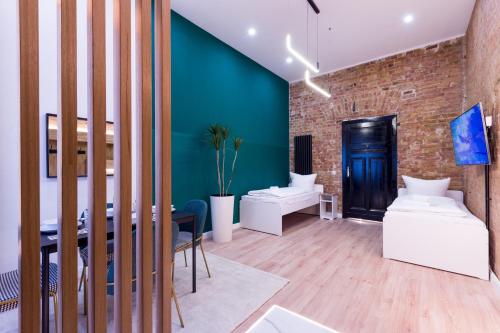 a room with two beds and a green wall at Hevals Spa & Design Apartment in Berlin