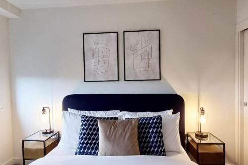 Postel nebo postele na pokoji v ubytování Bright Stylish Apt in Bedford