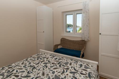 a bedroom with a bed and a window at Villa Sv. Martin in Mali Lošinj