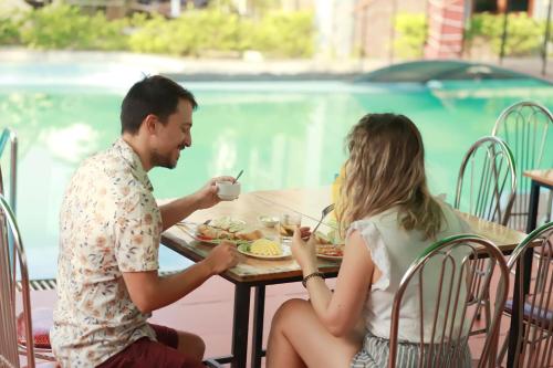 Mad på resortet eller i nærheden