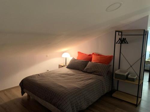 Un pat sau paturi într-o cameră la Maison Milla
