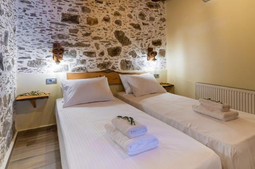 Кровать или кровати в номере Plagia Rooms