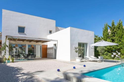 Villa Paloma with private pool, located 350m to the sea and tram station!