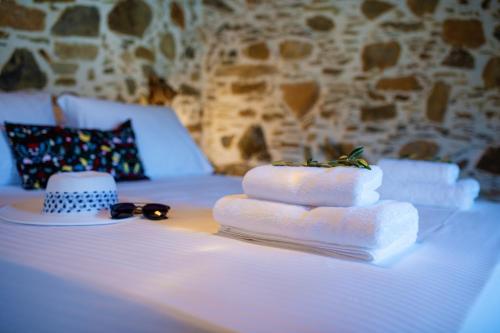 Кровать или кровати в номере Plagia Rooms