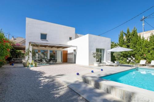 Villa Paloma with private pool, located 350m to the sea and tram station!