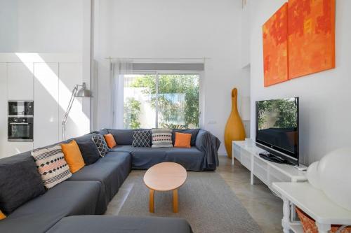 Villa Paloma with private pool, located 350m to the sea and tram station!