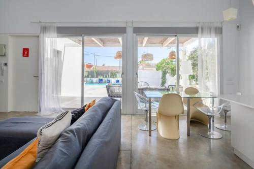 Villa Paloma with private pool, located 350m to the sea and tram station!