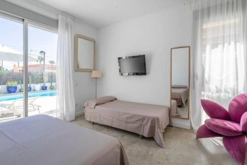 Villa Paloma with private pool, located 350m to the sea and tram station!
