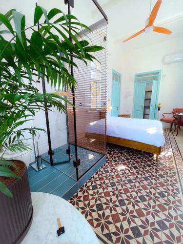 a bedroom with a bed and a potted plant at Talpiot Oasis-Louis in Haifa