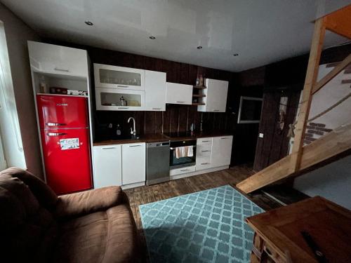 Kuchyň nebo kuchyňský kout v ubytování Cozy Attic Apartment