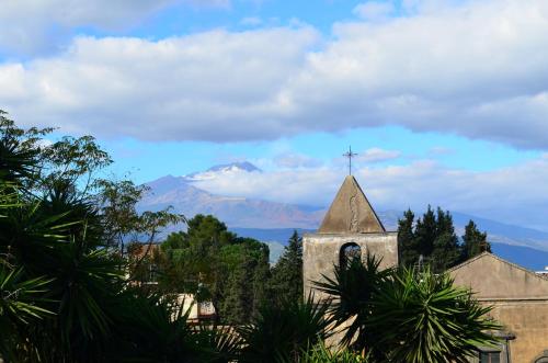 an old church with a mountain in the background at Frasteva Resort in Valverde