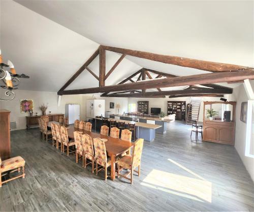 Grande maison familiale avec piscine couverte